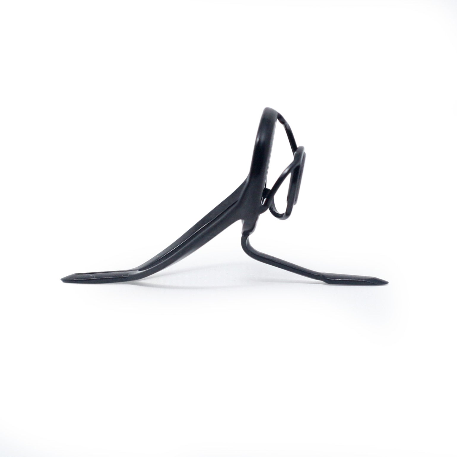 The new MW18’s offer the most advanced line control for heavier casting applications while specifically designed as a fly rod stripping guide to capture and instantly control fly line for longer smoother casts. The MW18/8 offers an 18mm secondary ring with an 8mm primary ring in 4 configurations; Single stripping guide option, double foot 8mm running guide option, single foot running guide option and an HD single foot option in Polished or the new “Black Diamond” frame finishes.